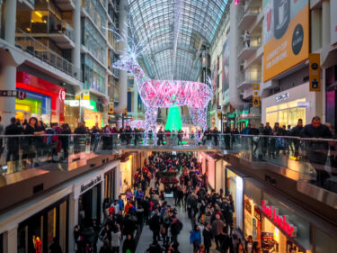 toronto-november29shoppersvisitthemallintoronto